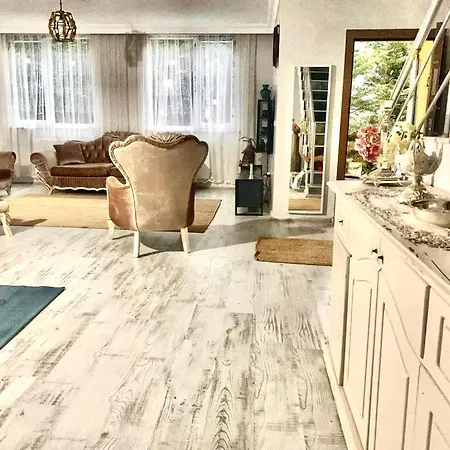 בית הארחה Villa. 10Mins To Airport. Forest View *